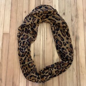 Leopard infinity scarf